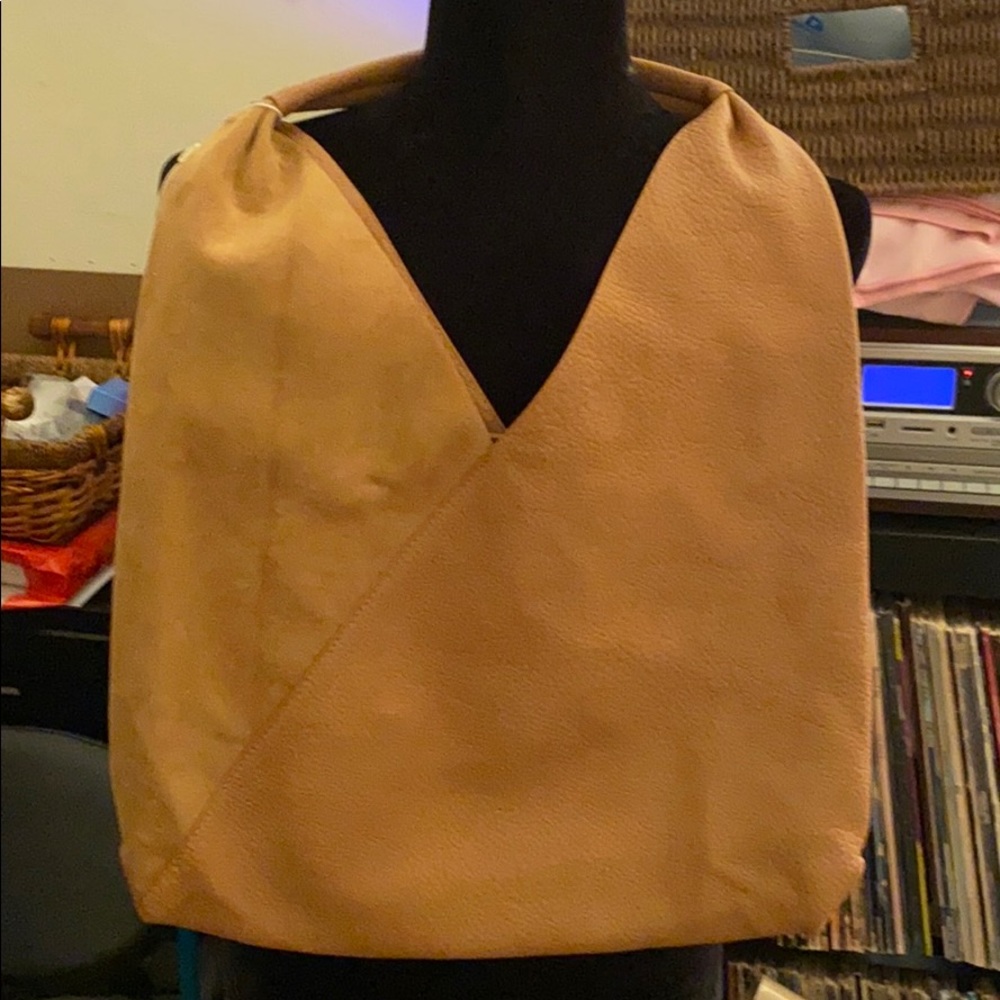 Gorgeous, roomy bag.